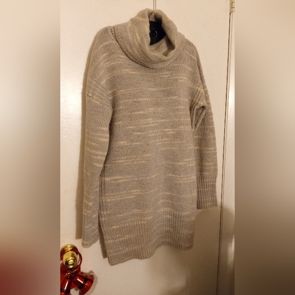 Banana Republic Sweaters - Merino Extra Fine Wool Blend Sweater EUC
